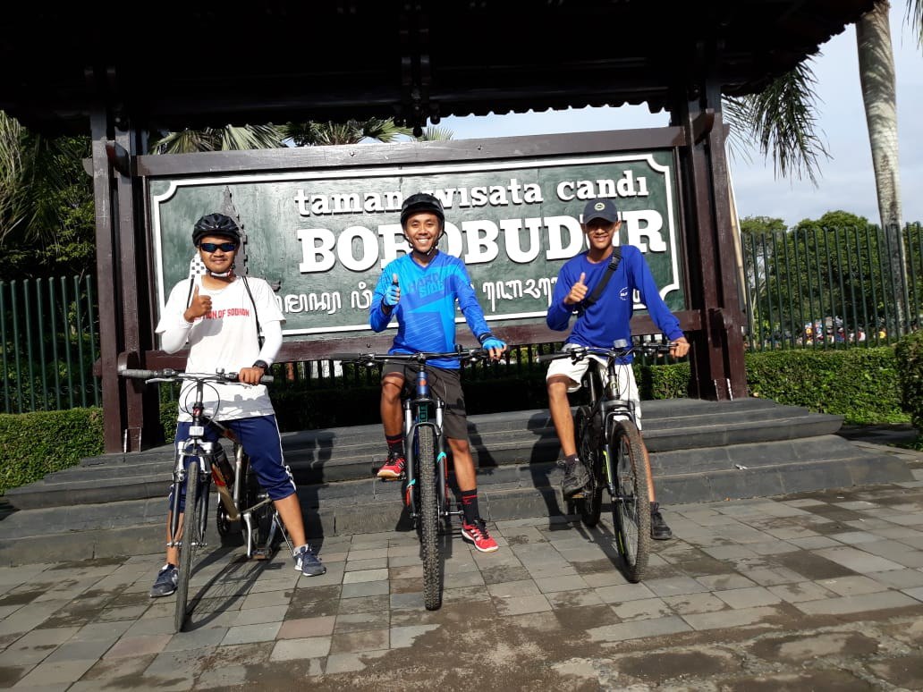 Bersepeda ke Candi Borobudur